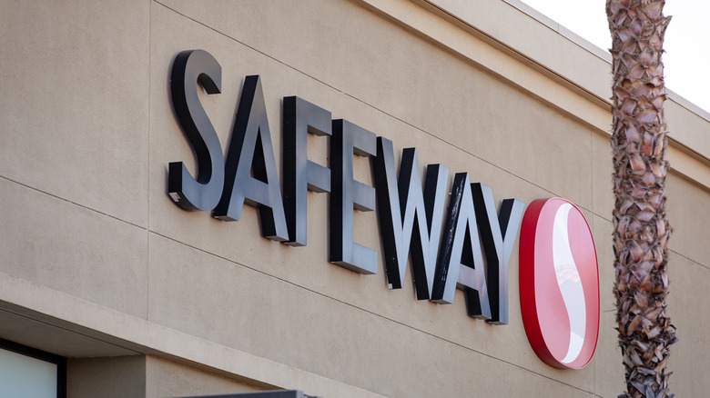 Safeway sign