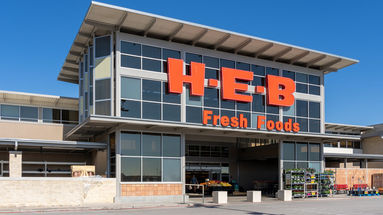 H-E-B store exterior
