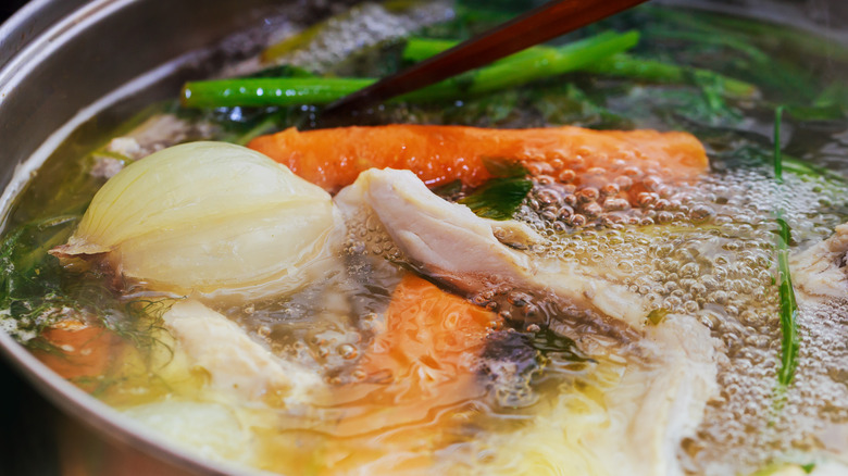 Homemade chicken stock