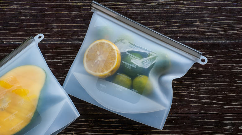 Fruit in sillicon resealable bags