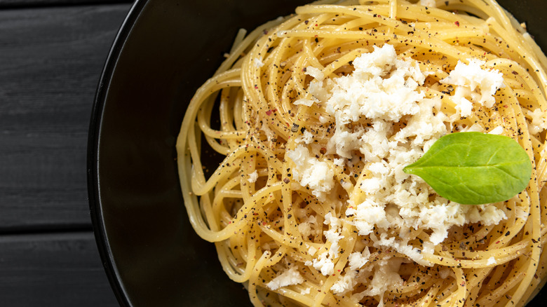 A plate of cacio e pepe