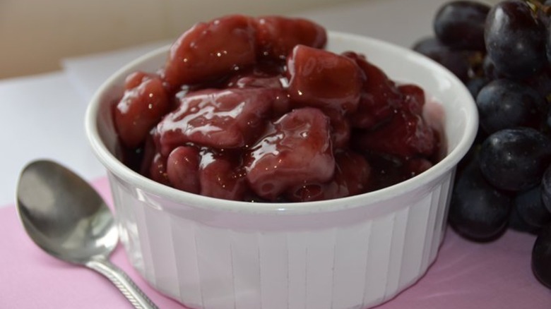 Panki' Alhfola' grape dumplings