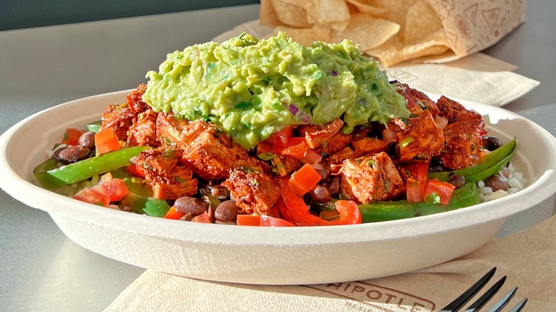 Chipotle chicken bowl