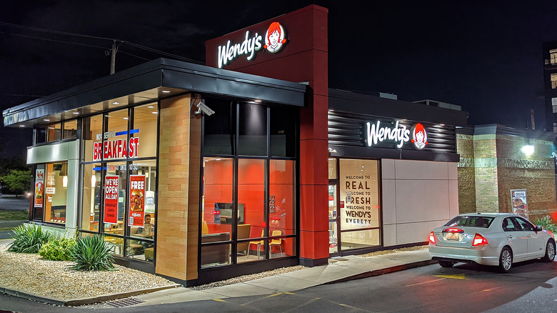 Wendy's restaurant at night