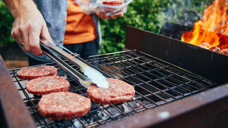 grilling burgers