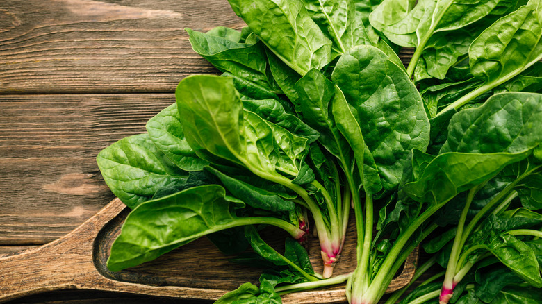 Raw spinach leaves