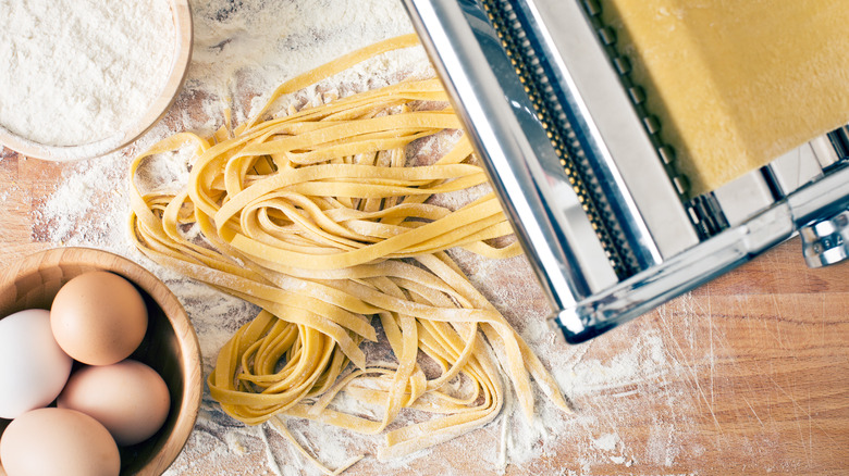 Fresh fettuccine with pasta machine