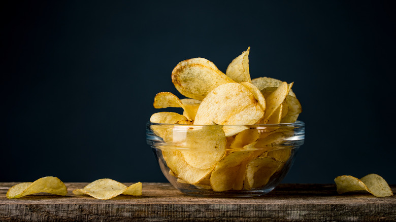 Potato chips in glass bowl