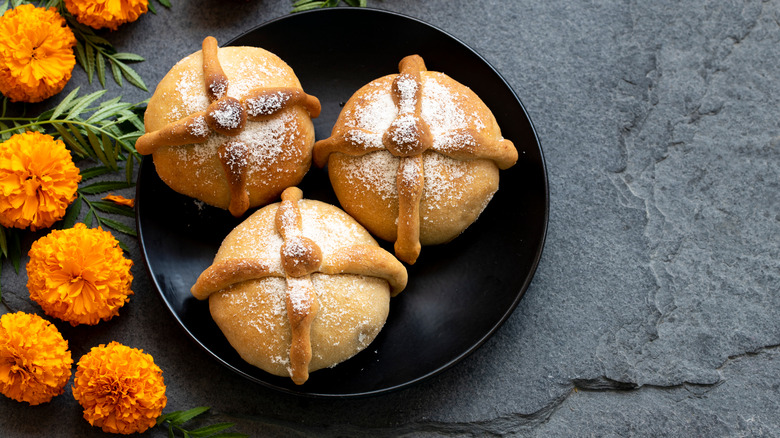 Pan de Muerto (bread of the dead)