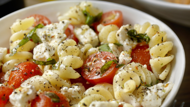 pasta salad with tomatoes