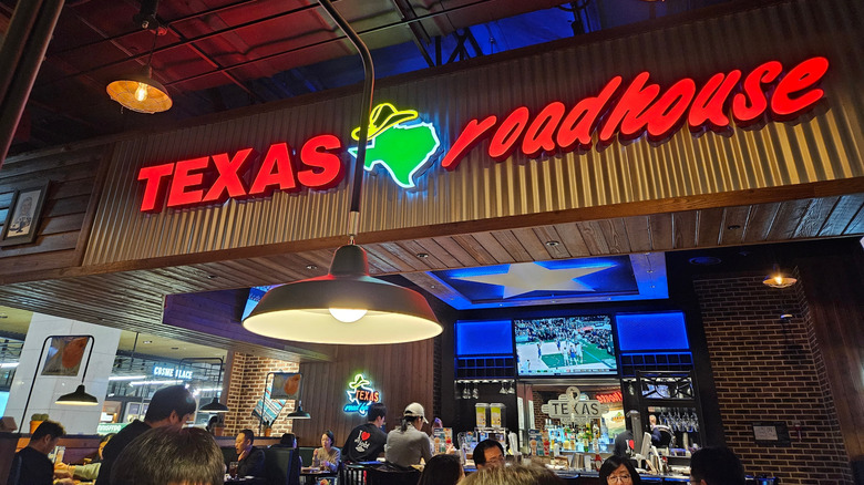 Texas Roadhouse restaurant interior shot