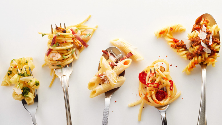 Different types of cooked pasta
