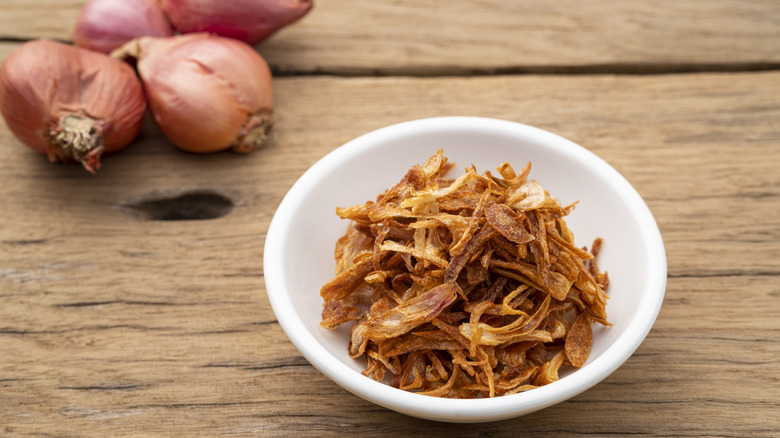 shallots and fried shallots in bowl