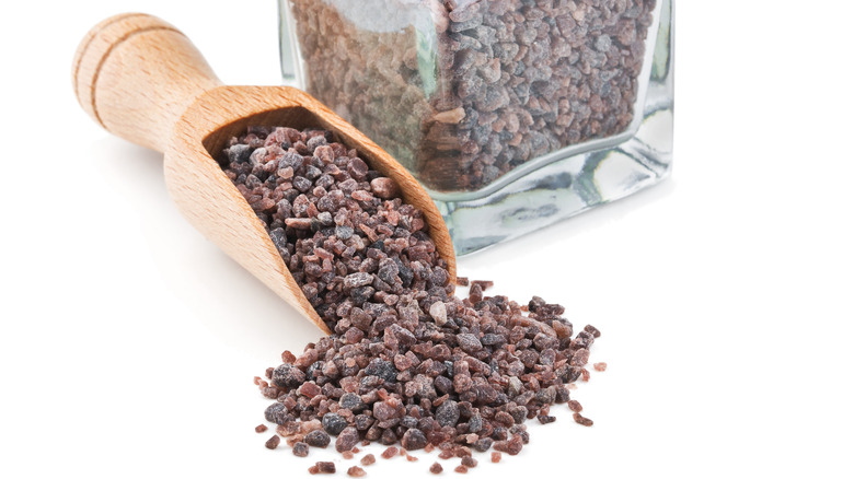 Kala namak in jar, spoon