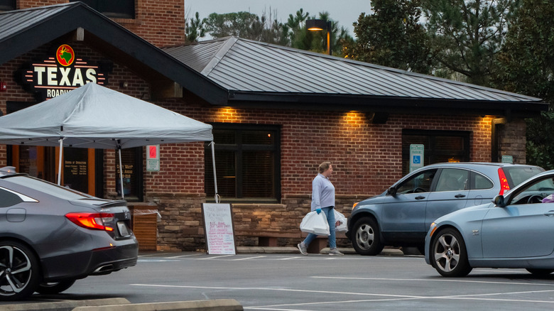 Texas roadhouse building customer