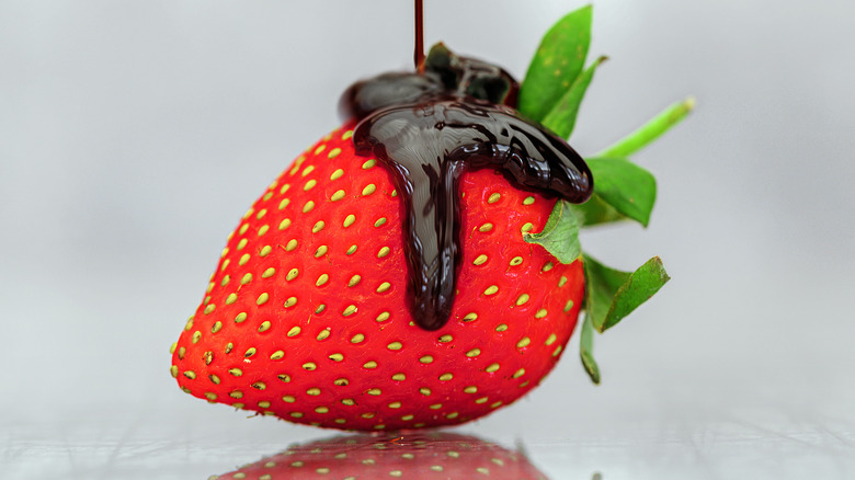 balsamic glaze drizzled on strawberry 