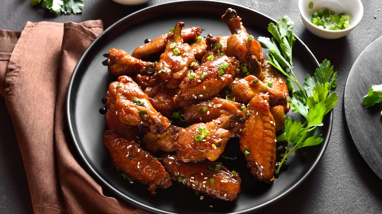 Chicken wings black plate