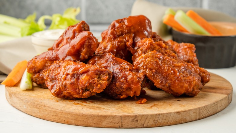 Buffalo wings on wood platform