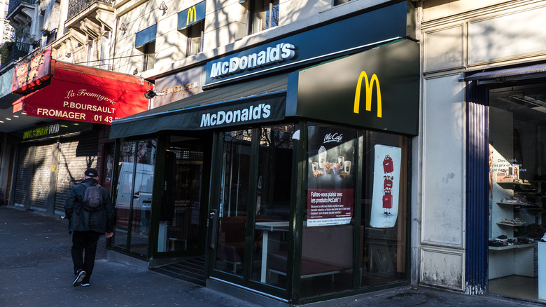 McDonald's on Paris France street