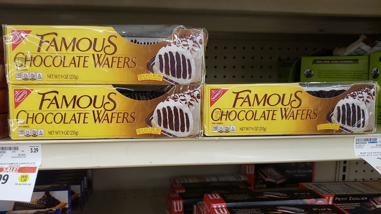 Nabisco chocolate wafers on shelf