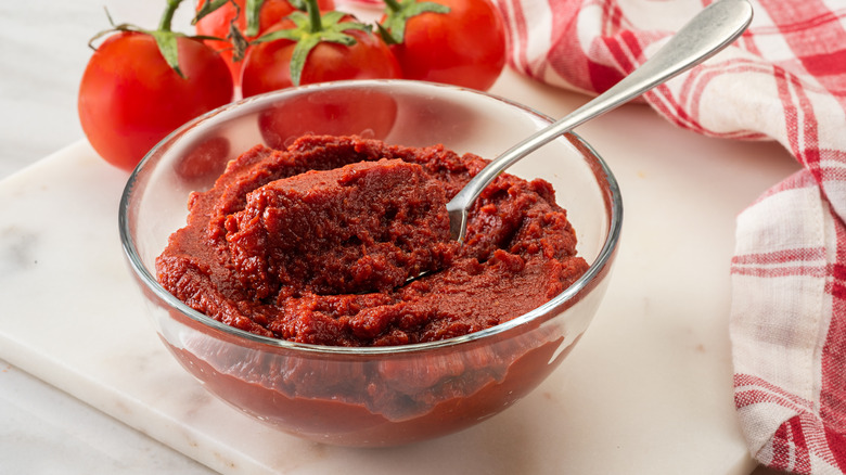 Tomato paste in bowl