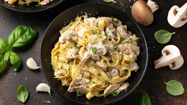 bowl of chicken fettuccine pasta