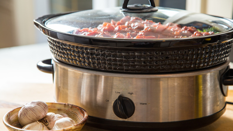 Slow cooker