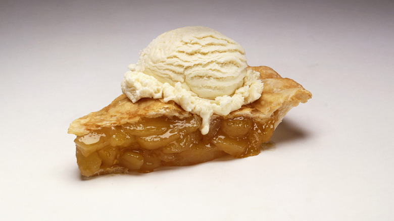 Apple pie with vanilla ice cream