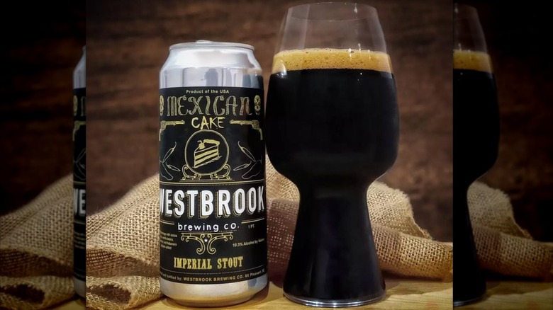 can and glass of mexican cake dark beer