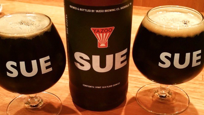 two glasses of Sue Imperial Smoked porter beer on either side of bottle