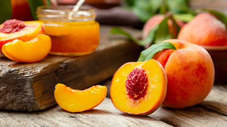 Sliced and whole peaches