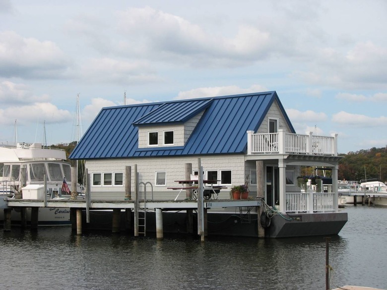 Michigan: Floating Cottage on the Beautiful Saugatuck Harbor (Douglas)
