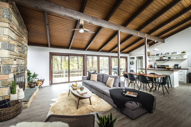 Pennsylvania: Midcentury Cottage in Mount Pocono (Long Pond)
