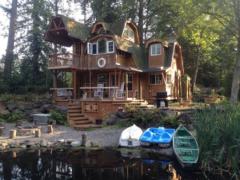Washington: Whimsical Cabin/Cottage on Water (Redmond)