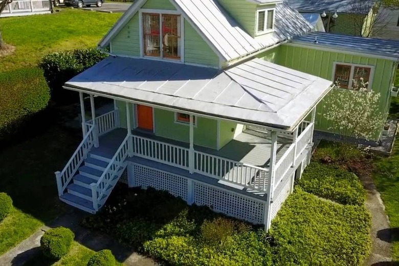 West Virginia: Carrot Top Cottage + Carriage House (Harpers Ferry)