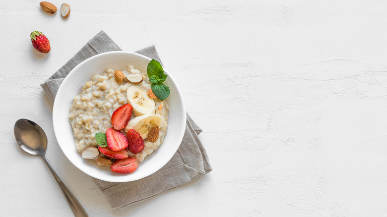 oatmeal with strawberry slices