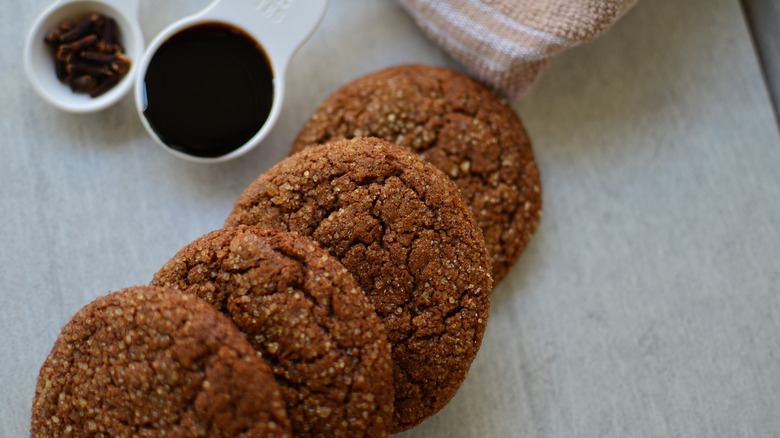 molasses cookies in a row