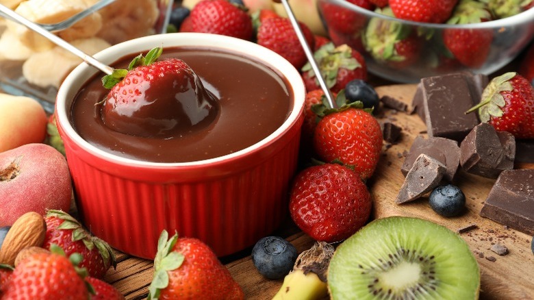 chocolate fondue and fruits