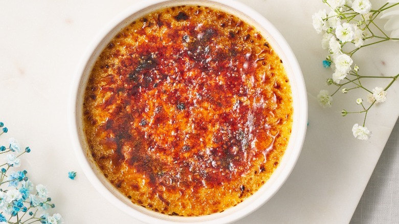 Top view of crème brûlée