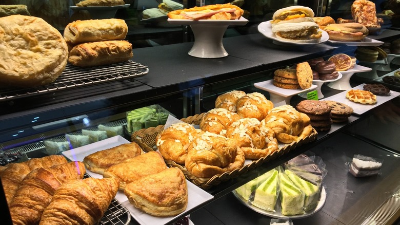 Starbucks bakery case