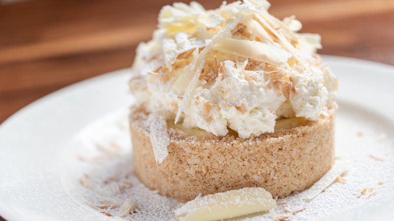 miniature coconut cream pie