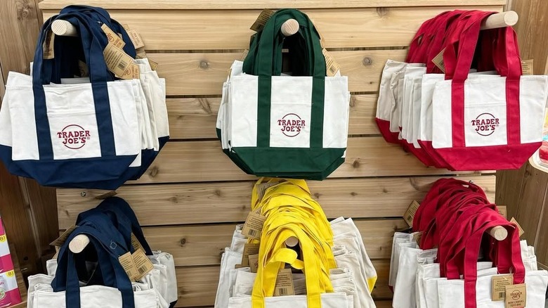 Mini totes in Trader Joe's store