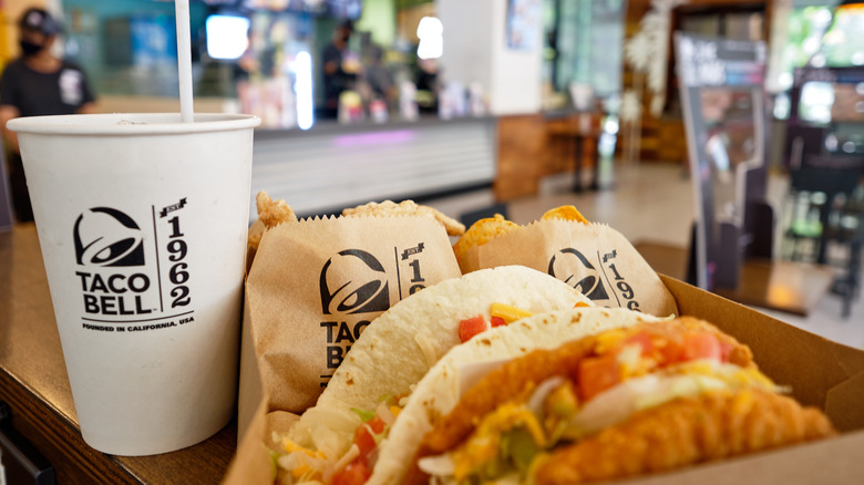 taco bell food on tray