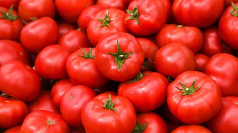 pile of tomatoes