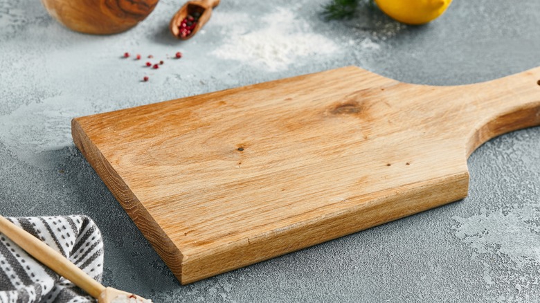 Wooden cutting board 