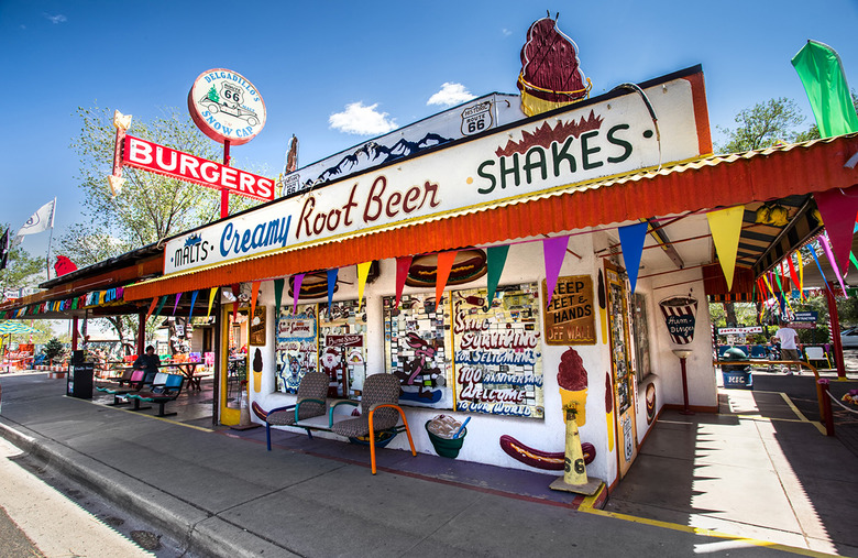 Arizona: Delgadillo's Snow Cap Drive-In (Seligman)