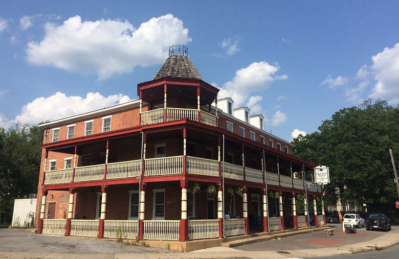 Delaware: Deer Park Tavern (Newark)
