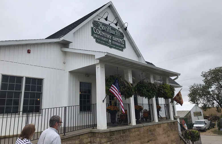 Iowa: Breitbach's Country Dining (Balltown)