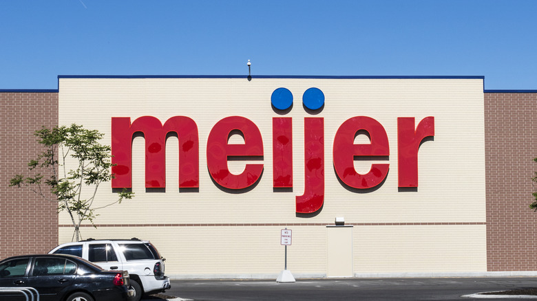 Meijer supercenter parking lot