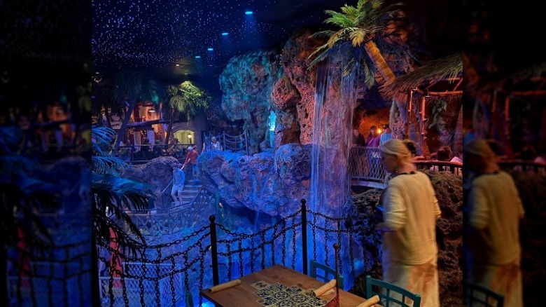 Casa Bonita with fountain